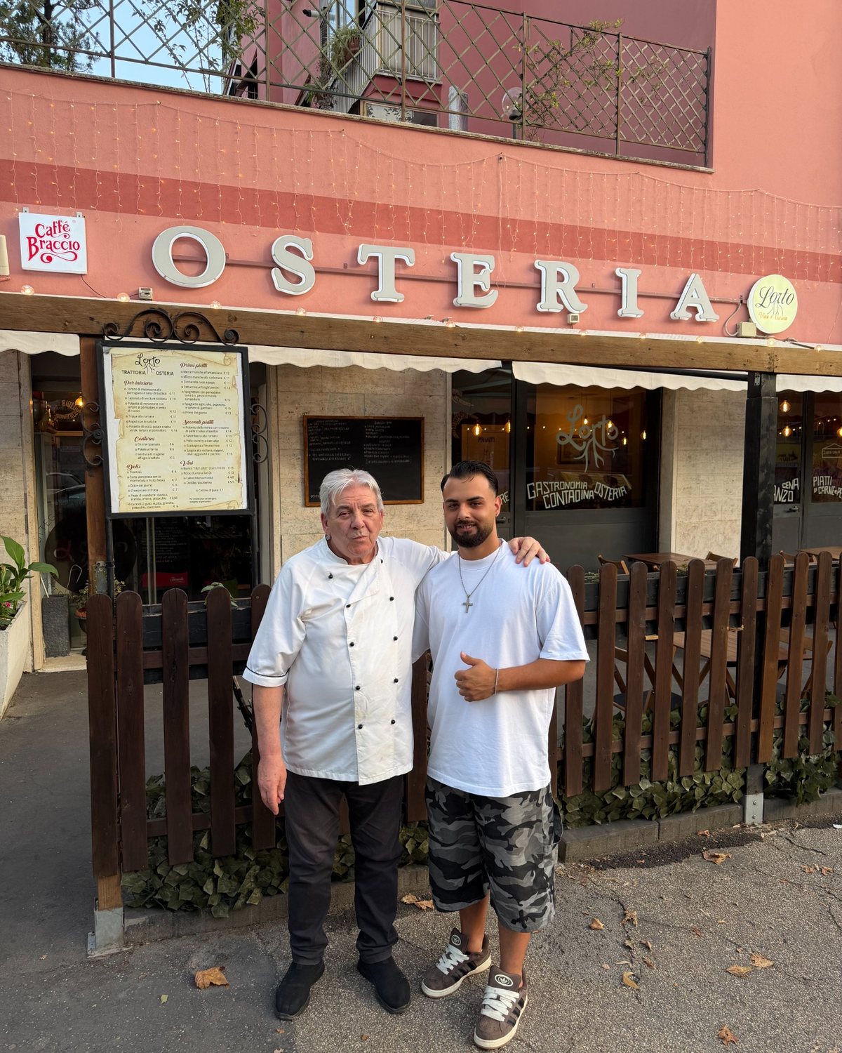 Paolo Tambone davanti al locale